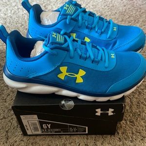 Boys size 6 Under Armour Sneakers